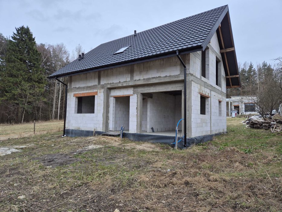 Dom w stanie surowym – blisko lasu, stawu i centrum