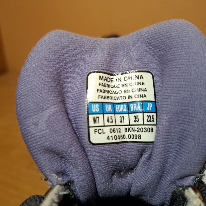 Жіночі фірмові кросівки Mizuno