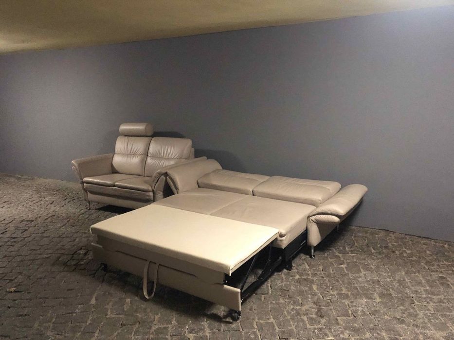 Шкірянi дивани двох та тримісний розкладний.   Німеччина