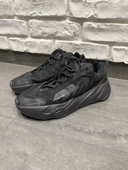 Buty Adidas Yeezy Boost 700 MNVN Triple Black 40 2/3