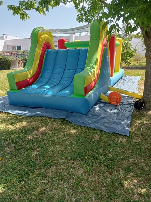 Vende se 2 insufláveis usados