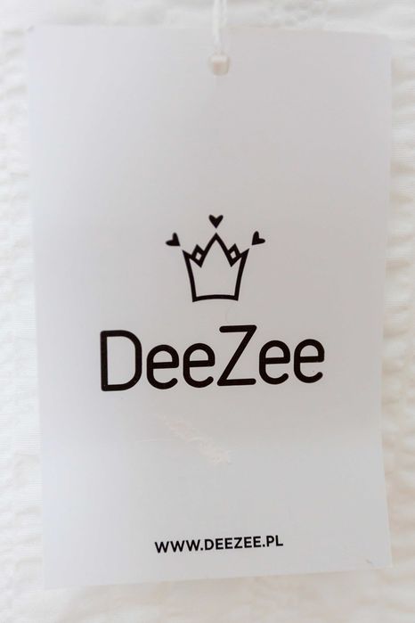 Biała dopasowana sukienka mini, marszczona (DeeZee)