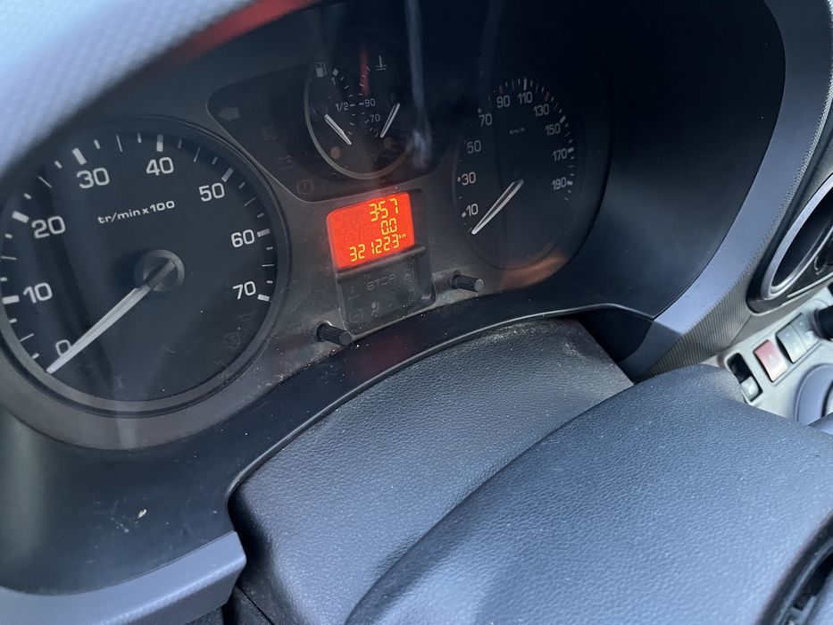 Vendo citroen berlingo longa 3 lugares 2011 bom estado