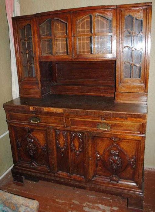 Шикарный буфет с дубового массива трофей коменданта Берлина 1945 г.