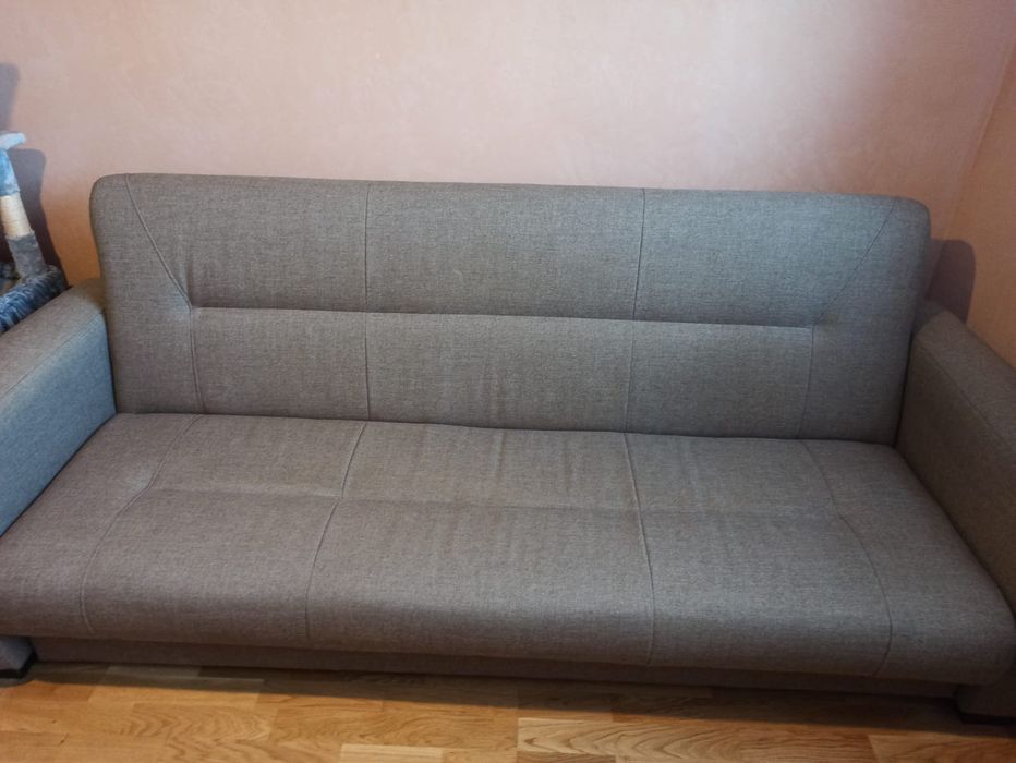 Sprzedam szara sofe.