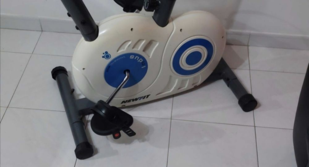 Bicicleta estática Newfit treino / musculação / exercício físico