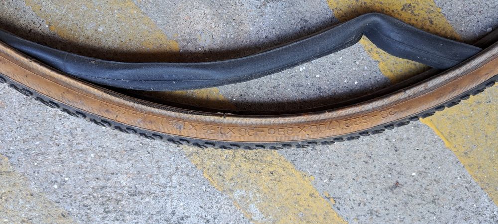 Pneu de bicicleta + câmara de ar