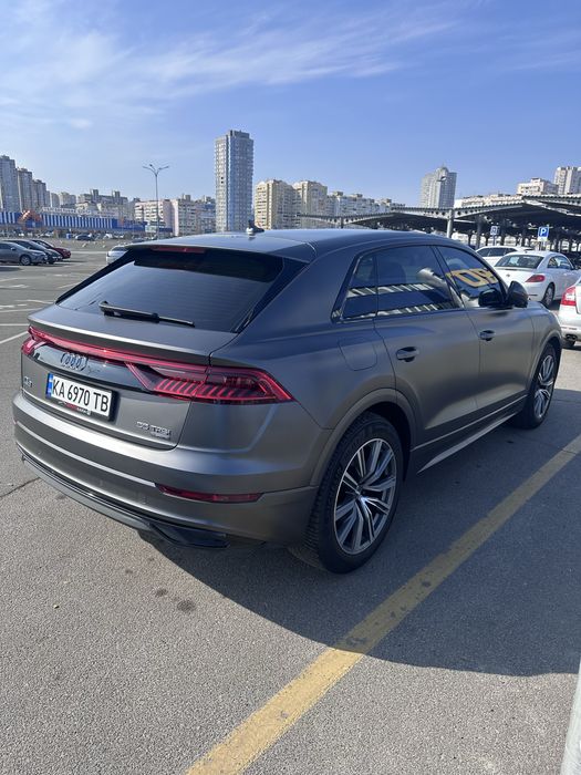 Оренда авто з водієм на весілля Audi Q8