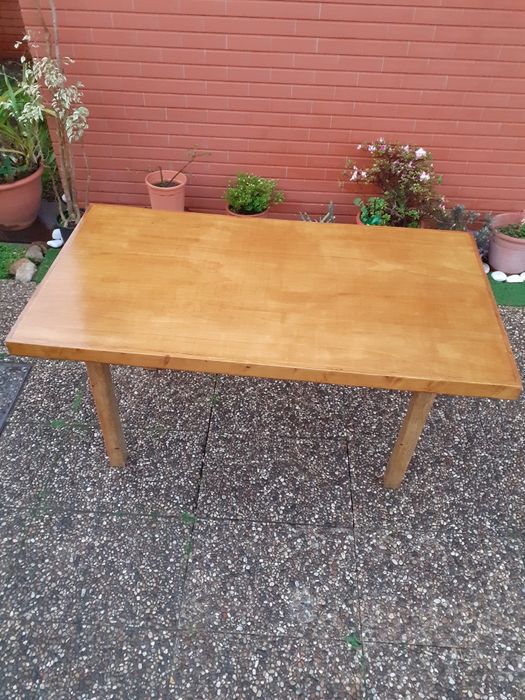 Mesa e Bancos de Jardim