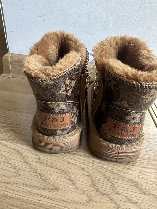 Угги детские в отличном состоянии