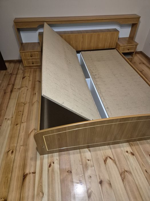 Szafa używana na ubrania i sypialnia