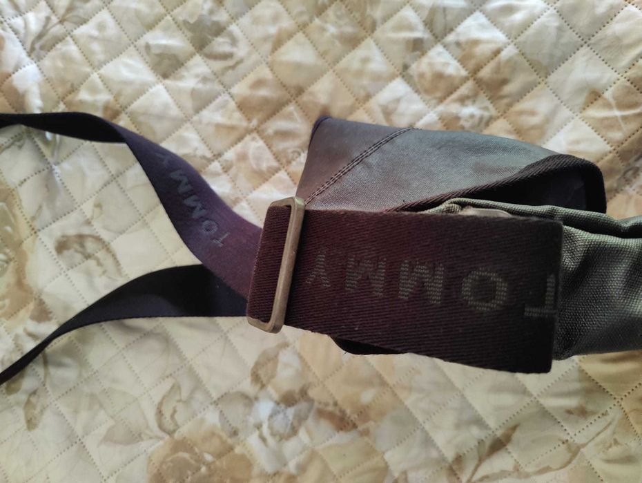 Mala tiracolo Tommy Hilfiger em bom estado 23x29 cm
