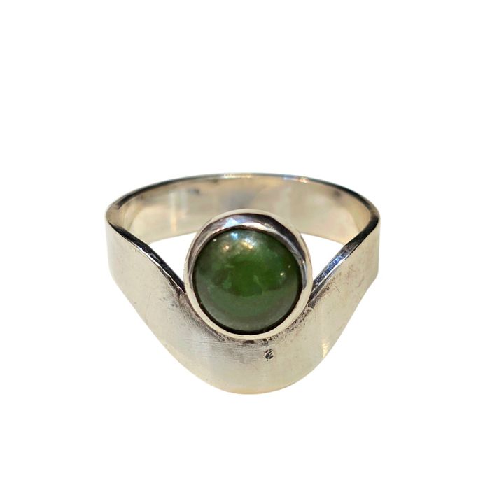 Rytosztuka srebrny pierścionek z nefrytem