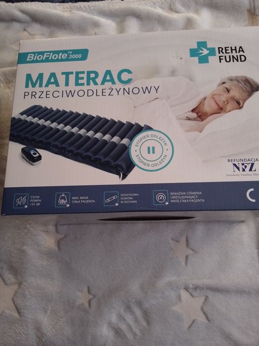 Materac przeciwodleżynowy.