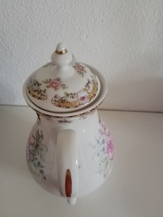 Pote Decorativo e Bule de Chá em Porcelana