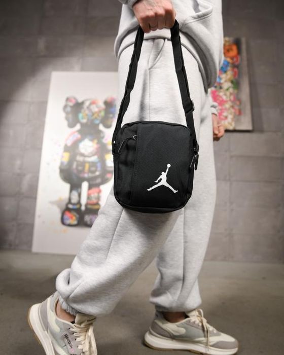 Барсетка через плече