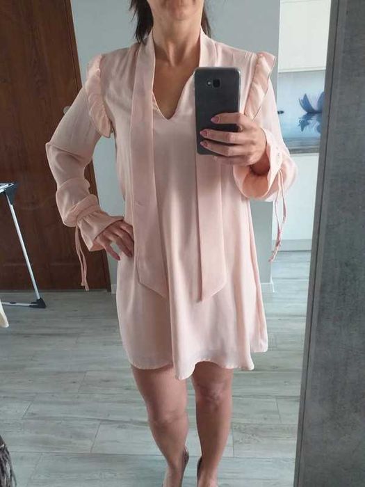 Pastelowa różowa sukienka na długi rękaw, krój oversize, Mohito