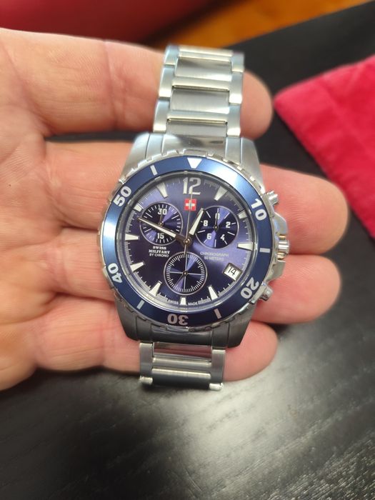 Vendo relógio, com muito pouco uso.