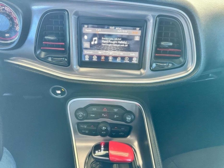 Dodge Challenger SXT      2020