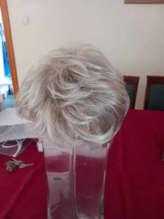 Piękna peruka - nowa