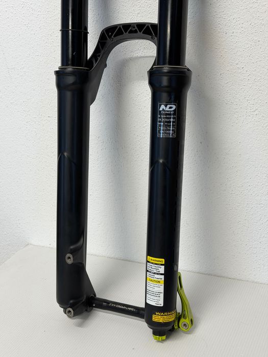 Forqueta DVO Diamond 27,5” revista, eixo 15x100, 160mm, tubo de direcção 19 cm + peças