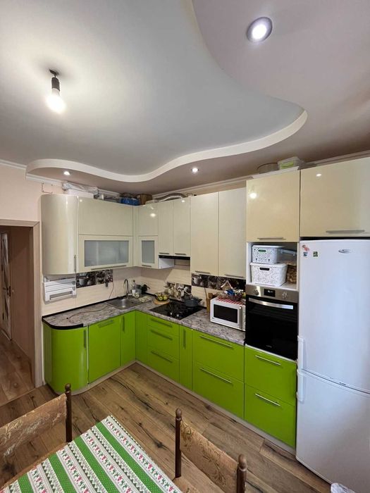 Трикімнатна квартира в районі парку Шевченка