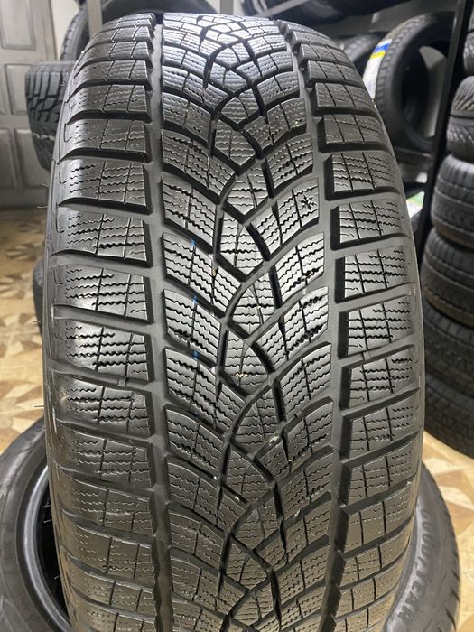215/50/18 92V GOODYEAR Ultra Grip Performance +