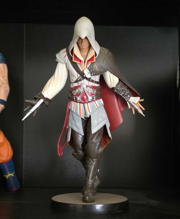 Figura Assassin's Creed II – Ezio Auditore | Ubisoft Collectibles + Figura Assassin's Creed IV Black Flag – Edward Kenway | Ubisoft Collectibles