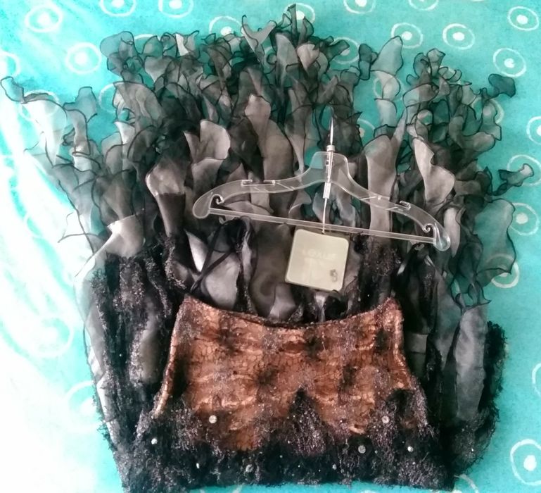 Vestido de cerimónia  só disponível a saia