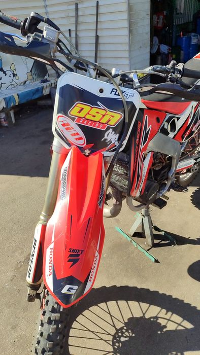 Продам двотактний кросовий мотоцикл Honda CR250R