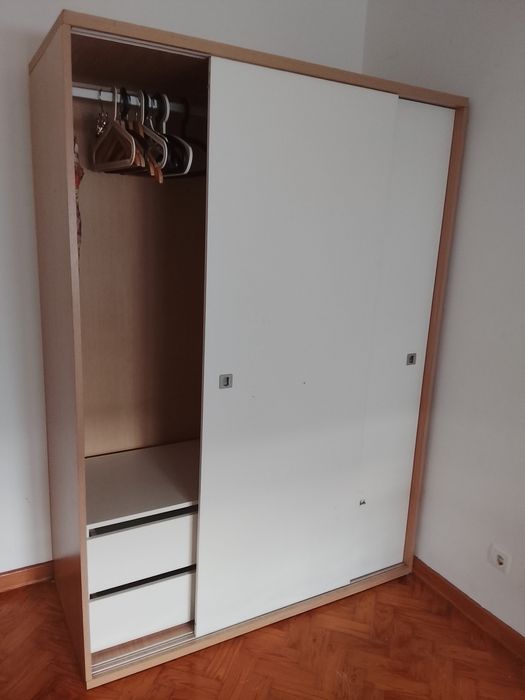 Armário guarda fato