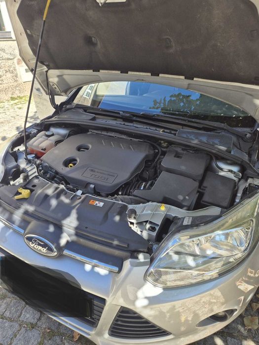 Vendo Ford Focus 1.6 TDCi - DYB Hatch 2011 gasóleo - em ótimo estado (Almada)