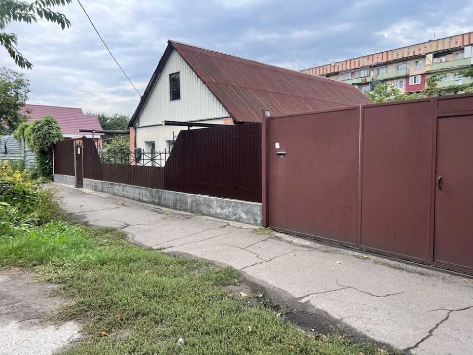 Продається окремий житловий будинок по вул. Грушевського. Галина
