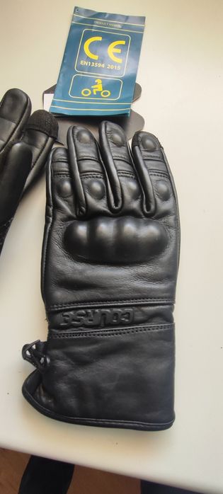 Luvas em pele, como novas nunca usadas.