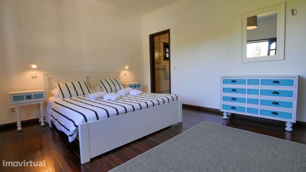 Quarto - localizado em Setubal