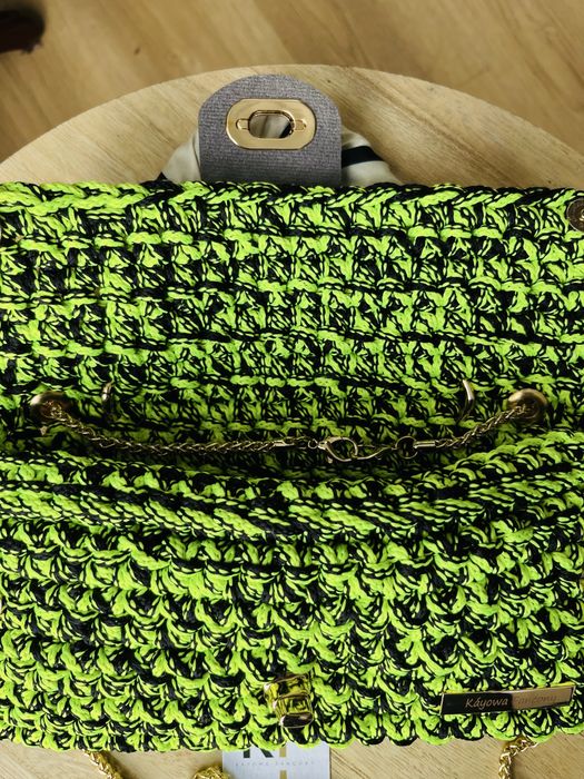 Mala luxuosa em crochet feita a mão