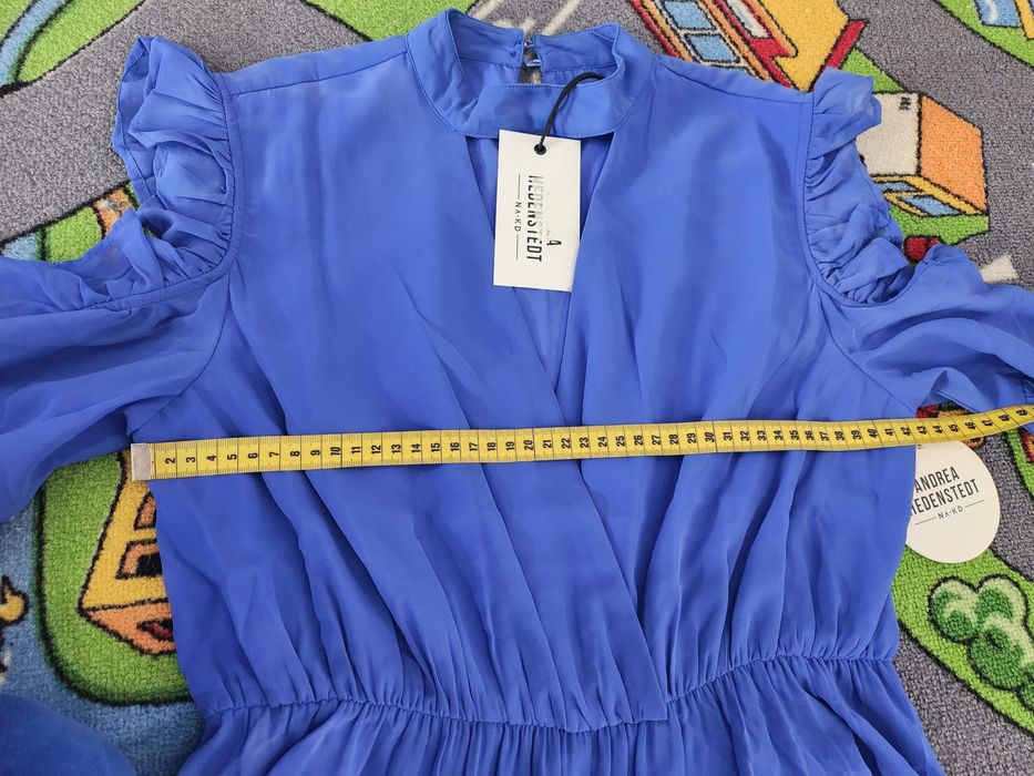 Chabrowa sukienka szyfon falbanki asymetryczna M NAKD