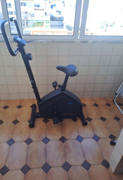 Bicicleta Estática ESSENTIAL 03