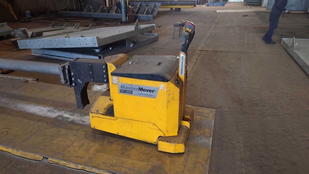 Ciągnik elektryczny kierowany przez pieszego MasterMover MT 1000+