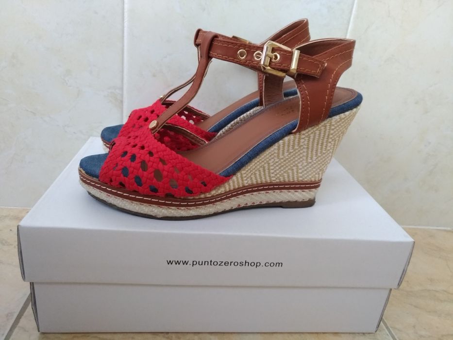 2 Pares Sandálias Guimarães 37