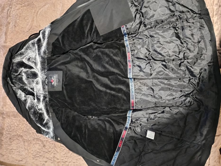 Продам зимову куртку на хлопчика.