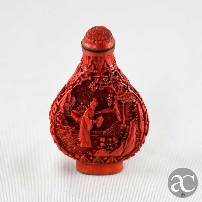 Frasco de Rapé (snuff bottle) laca Cinnabar e metal, 1ª metade séc. XX