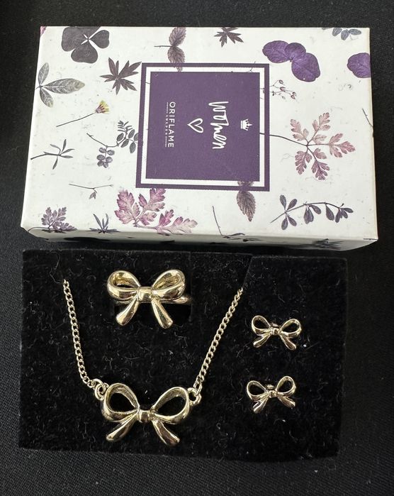 Caixa Colar + Brincos + Anel Laço