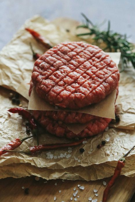 Produkcja burgerów, hamburgerów dla restauracji, gastronomii