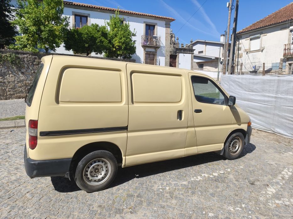 Toyota Hiace 2.4 D / TD – Excelente Estado e Pronta a Trabalhar