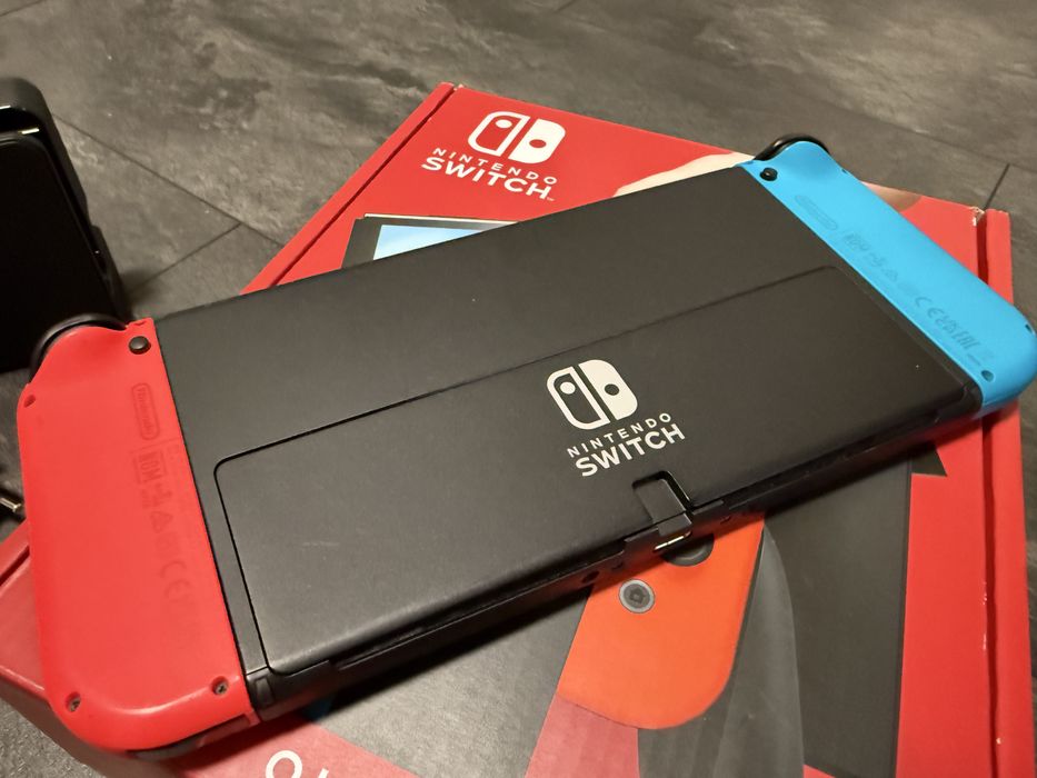 Nintendo Switch OLED Komplet