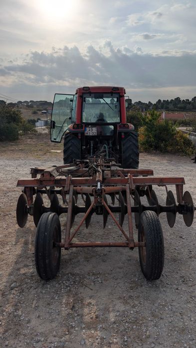 Trator Kioti DK904C 94cv com alfaias – 2009