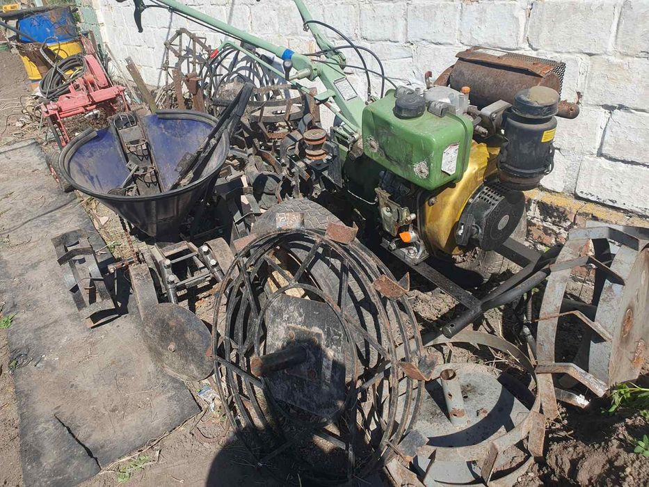 Продам б/в мотоблок з навісами.