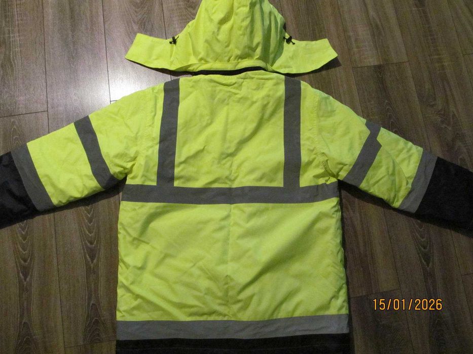 Ocieplana kurtka robocza firmy Bluewear  z kapturem