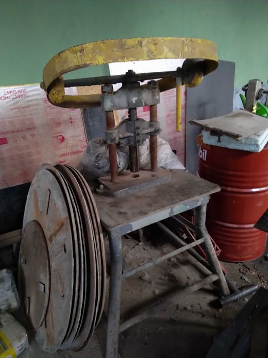 Prasa ręczna śrubowa balansowa mechaniczna